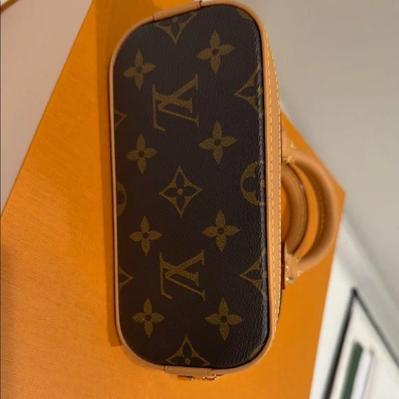 Louis Vuitton Mini Bag in Brown Monogram - Picture 6 of 11